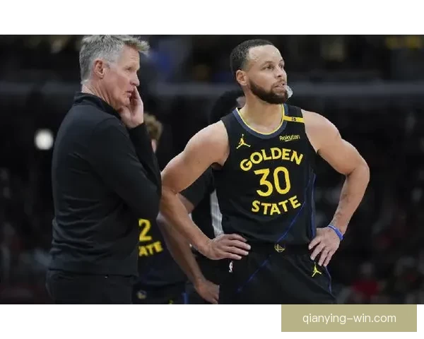 勇士官方：库里完成5对5对抗训练 本周末将接受重新评估